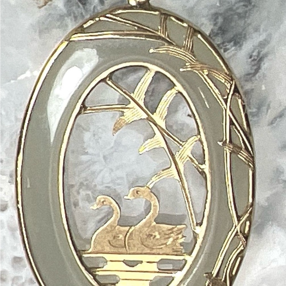 Vtg 14K Yellow Gold Jade Swan Pendant Asian Landscape Bamboo Openwork Oval 3.2g - Picture 3 of 10